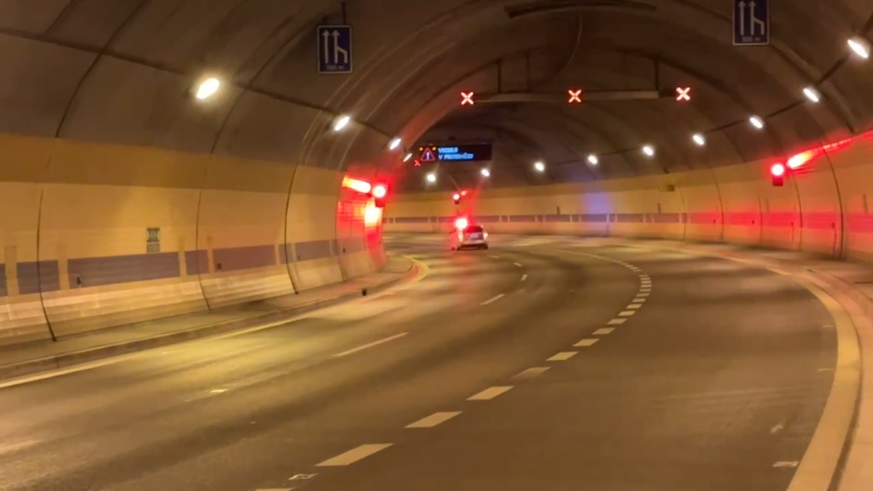 Ranní kolaps v Praze způsobily hromadné nehody v Bubenečském tunelu i na Jižní spojce 