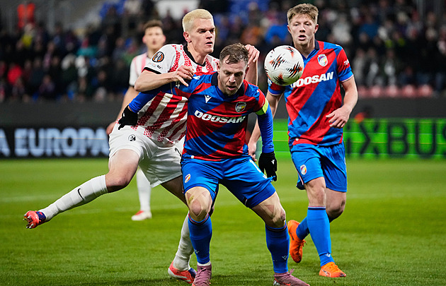 ONLINE: Panathinaikos - Plzeň 0:0, Memič pálí zpoza vápně jen těsně vedle brány