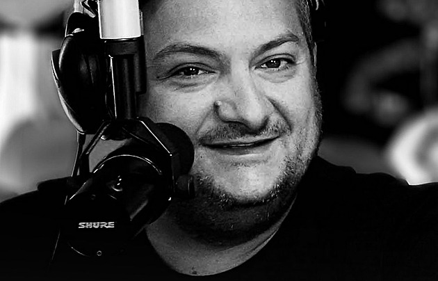 Kolegové se loučí s Hezuckým, Mareš vysílá poprvé od úmrtí parťáka a kamaráda