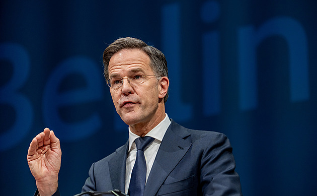 Válka s Ruskem je za dveřmi, jsme dalším cílem, zbrojte, apeloval šéf NATO