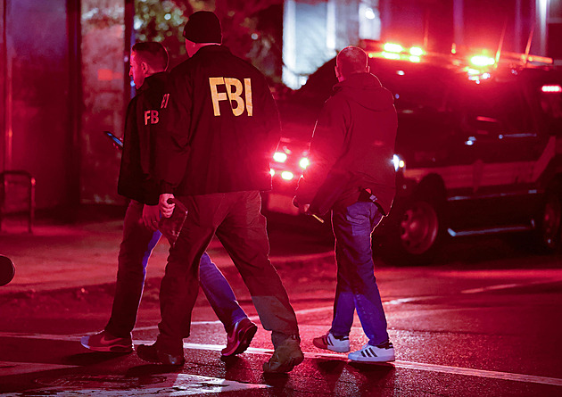 Na Brownově univerzitě v USA útočník zasáhl několik lidí, policie po střelci pátrá