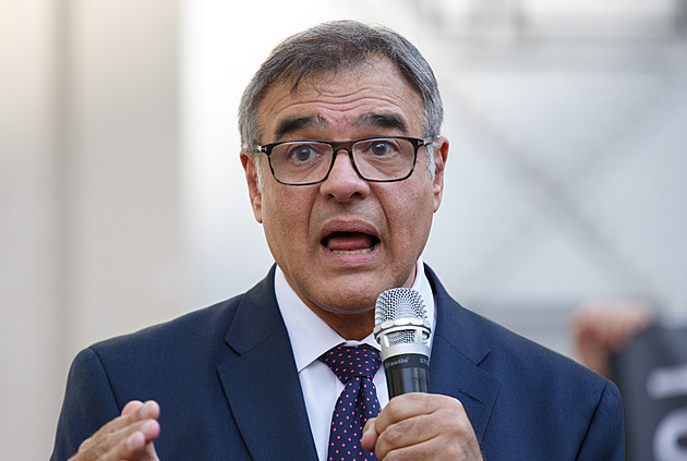 Lze poslouchat váš telefon i TV, varuje exšpion. Výbavu CIA kupuje na Amazonu