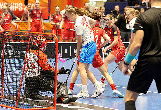 ONLINE: Česko - Švýcarsko 0:2. Zlato se vzdaluje, florbalistky podruhé inkasují
