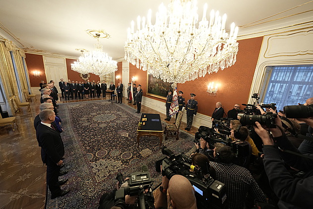 Pavel jmenoval Babišovu vládu. Měli bychom být konstruktivní členové NATO, řekl