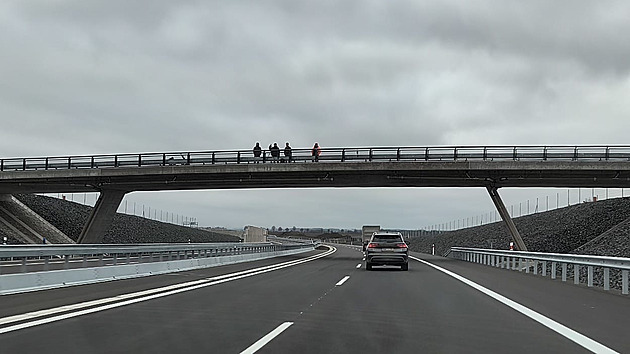 Otevírají se dva nové úseky D35. Uleví dopravě ve Vysokém Mýtě a u Hořic