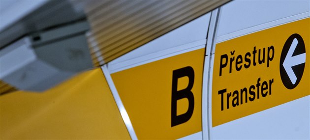 Mezi Florencí a Smíchovským nádražím stojí metro, jezdí náhradní doprava