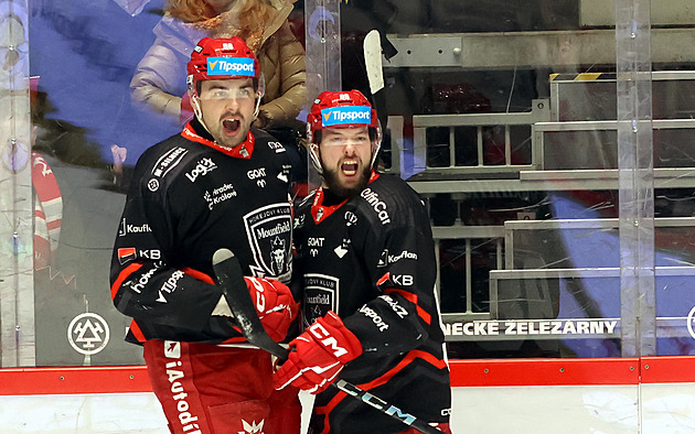 ONLINE: Pardubice drtí Olomouc, Hradec vede v Třinci. Plzeň opět vede v Ostravě