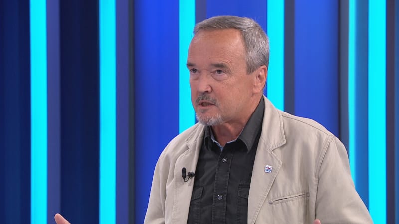 Exposlance SPD Kobzu policie obvinila ze zanedbání péče o psy. V září mu uhynuli v autě