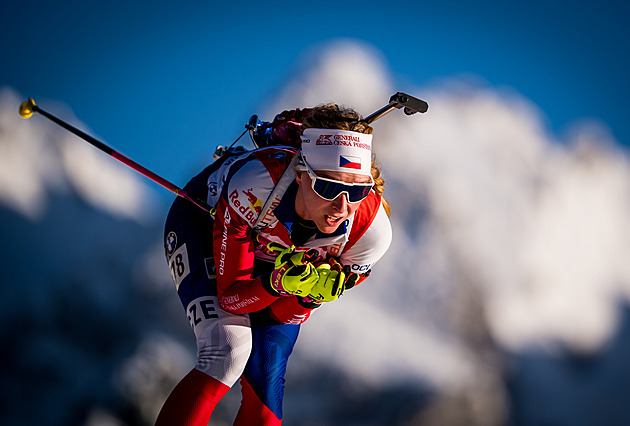Jeanmonnotová si užila sólo jízdu, Češky ve stíhačce zdržela nepřesná střelba