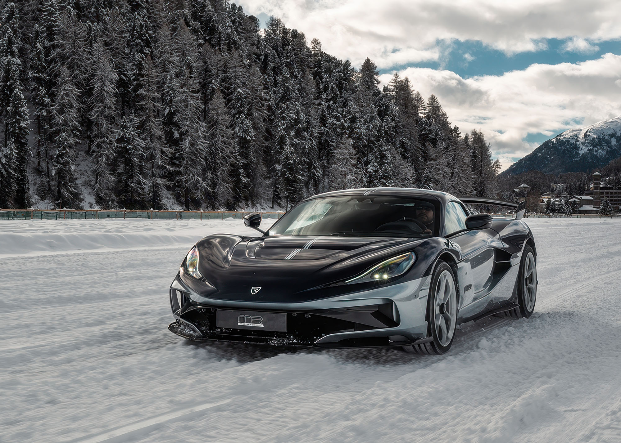 Rimac Nevera R Founder’s Edition dorazila: 2107 koní na ledu ve St. Moritz