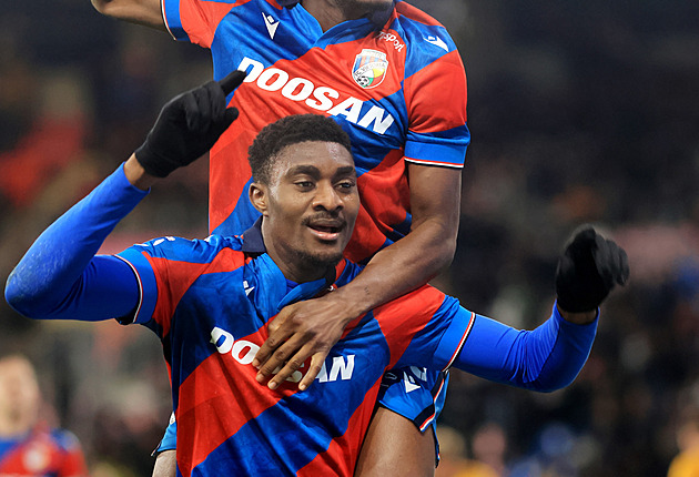 Fotbalové přestupy ONLINE: Durosinmi už dorazil do Itálie, odchází do Pisy