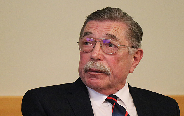 Zemřel emeritní primář Šustáček. Lékaře by neměl dělat ten, kdo nemá rád lidi, říkal