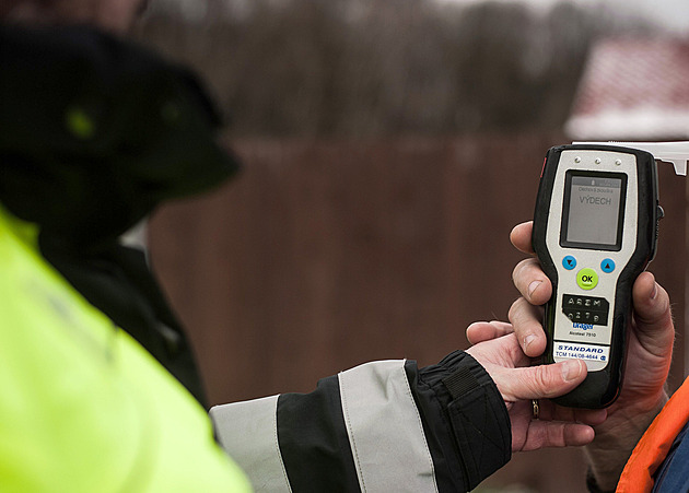 Ani spolujezdec si nedá pivo. Slovensko zpřísní pravidla pro alkohol v dopravě