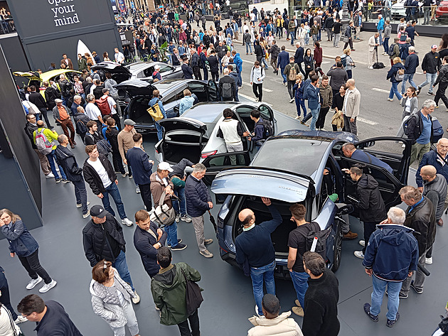 Prodeje nových aut jsou zpět na úrovni před covidem, roste podíl alternativních pohonů