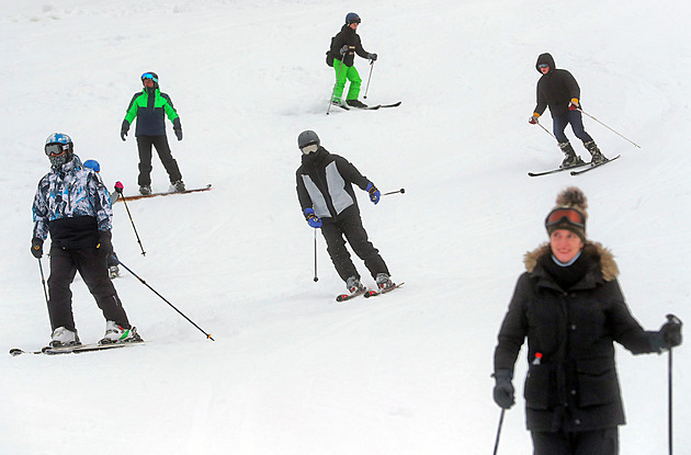 V Krušných horách se už lyžuje všude, ožil poslední areál. Na běžky radši opatrně