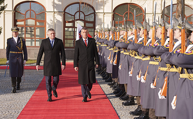 OBRAZEM: Babiš na Slovensku urovnával vztahy, přivítal ho vojenský ceremoniál