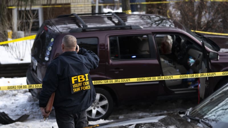Zastřelil řidičku v Minneapolis, loni ho vleklo auto za paži. J. D. Vance se agenta zastal
