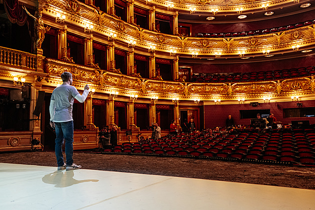 Představení mimo záři reflektorů. Co vše se odehrává v zákulisí Národního divadla