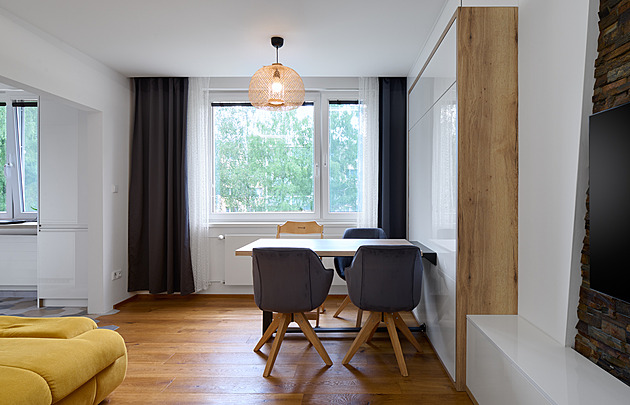 Panelákový byt 2+1 proměnili na 3+1. Pro třetí pokoj musí stisknout tlačítko