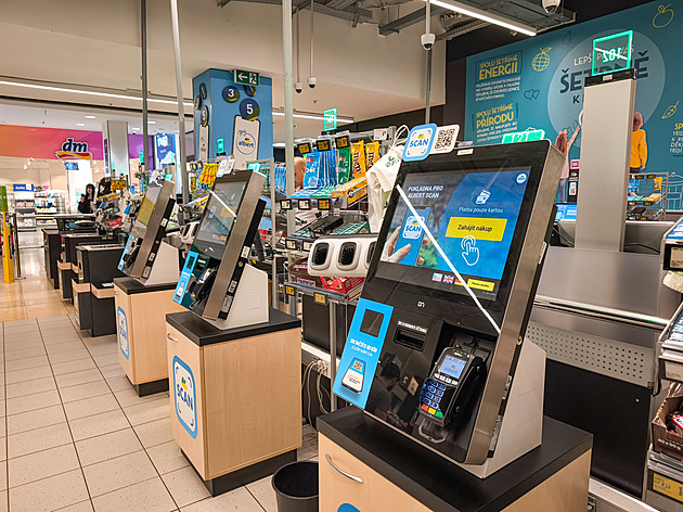 Bojkot samoobslužných pokladen plní sociální sítě. Nabízíme volbu, říkají prodejci