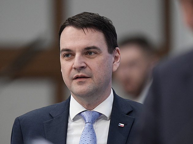 Macinka neměl nic psát, vydírání to ale není, hodnotí právníci jeho SMS Hradu