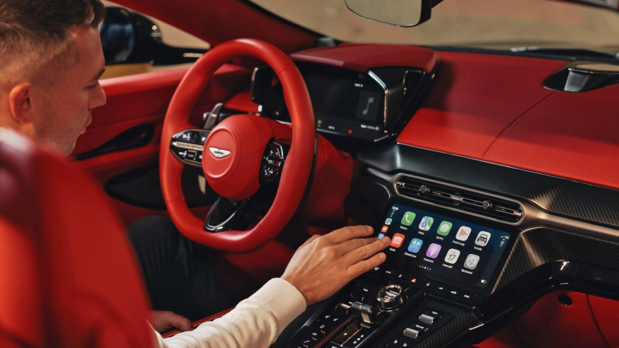 AI již brzy i ve vašem autě: CarPlay nabídne podporu ChatGPT, Gemini i Claude