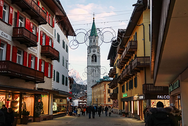 Retro atmosféra se snobskou klientelou. Tak skutečně vypadá Cortina d’Ampezzo