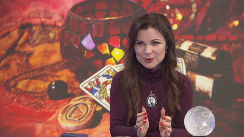 Rok Koně přinese spoustu nového, říká kartářka. Poradila, jak jít štěstí naproti pomocí medu