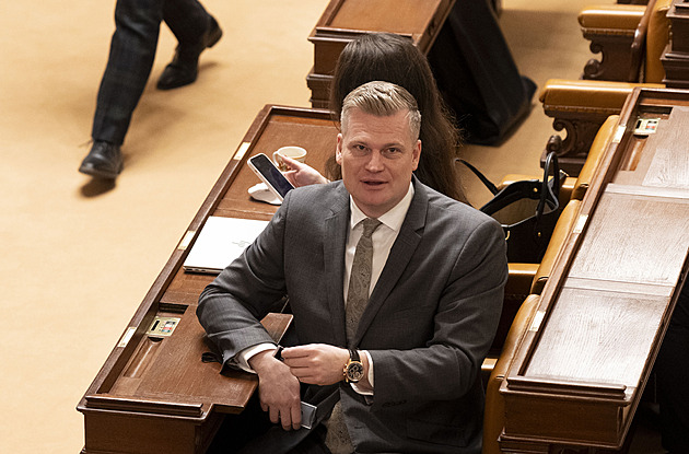 Bude dělat, co mi na očích vidí, řekl Turek. Oznámí nového kandidáta na ministra