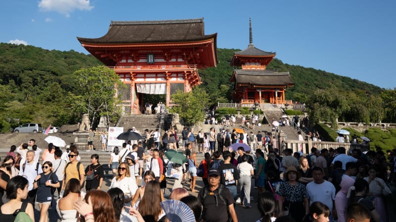 Japonské Kjóto bojuje s přelidněním. Do války jde s turisty, nasazuje proti nim šokující daň