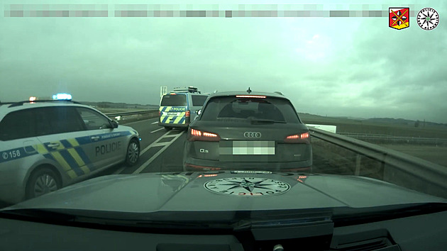 Policie na D11 dopadla muže v kradeném audi, zachytila ho automatická kamera