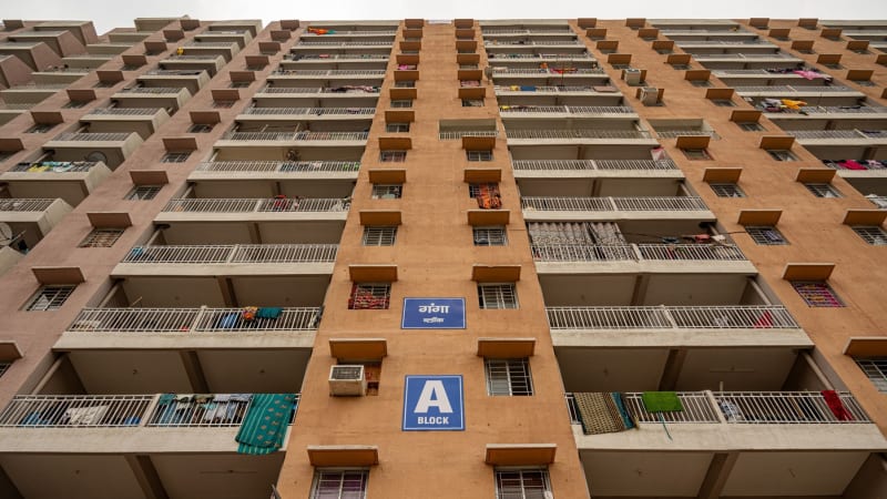 Myslely si, že jsou Korejky a skočily z 9. patra. Tři indické sestry neunesly zákaz mobilů