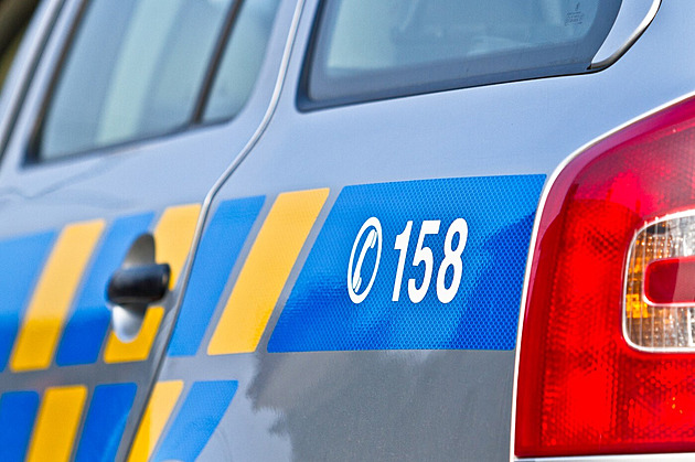 Manévry na Dalešické přehradě. Zřejmě se nevynořil policejní potápěč