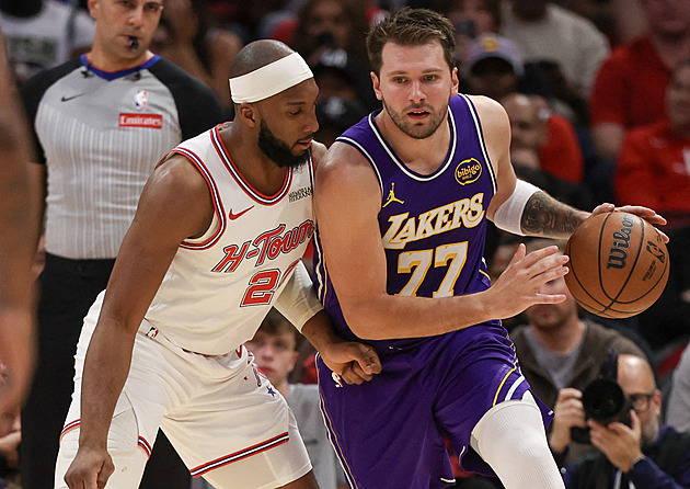 Krejčí v NBA kvůli zranění znovu nehrál, Dončič dal za Lakers 40 bodů