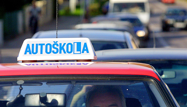 Kauza falešných řidičáků bobtná, policie obvinila už téměř padesát lidí