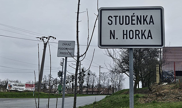 Babiš s Ficem v Nové Horce? Radši obchod a levný benzin. Místní jednání vlád neřeší