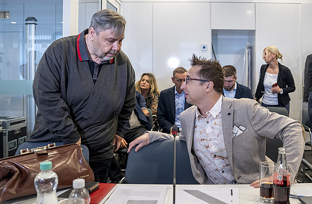 Potřebujeme televizi jako vládní vysílač, tvrdí Hampl. Začal boj o Radu ČT