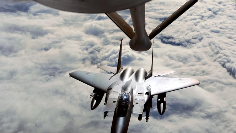 Nepochopitelný risk pilotů: Za letu si dělali selfíčka, stíhačky se nad Koreou srazily