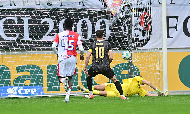 ONLINE: Hradec Kr. - Slavia, do brány se vrací Staněk, hrají i Cham či Sanyang
