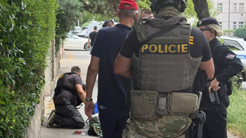 Konec velké pátrací akce: Muže se zbraní dopadli, policie přidala detaily