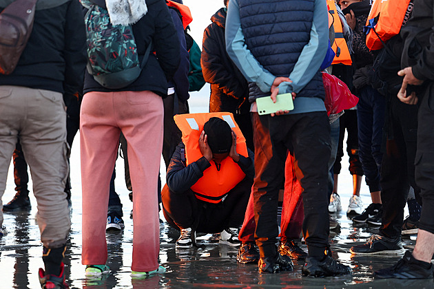 Nejméně 13 Tunisanů se pohřešuje po potopení lodi s migranty u tuniských břehů