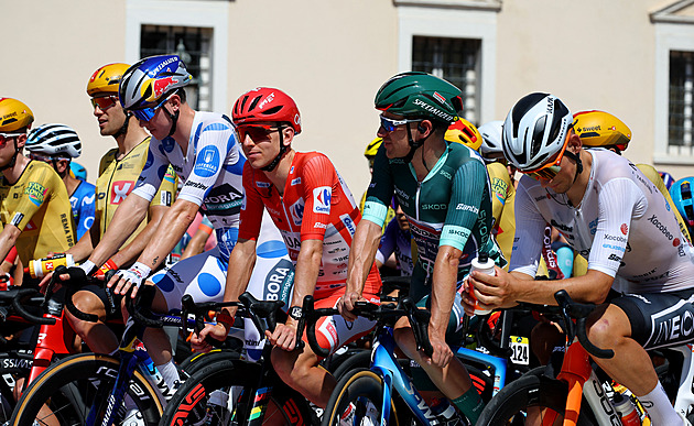 Vuelta ONLINE: Nekonečný výšlap na závěr. Peloton pomalu stahuje náskok úniku