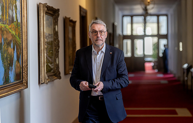 Poslanci se od policie dověděli reálná čísla o kriminalitě uprchlíků před válkou