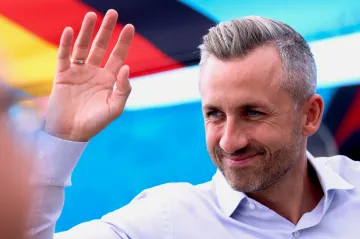 AfD slibuje před volbami „deportační ofenzivu“ či omezení výuky o Hitlerovi