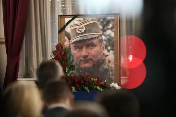 Na poctu válečnému zločinci Mladičovi přijel i srbský ministr spravedlnosti