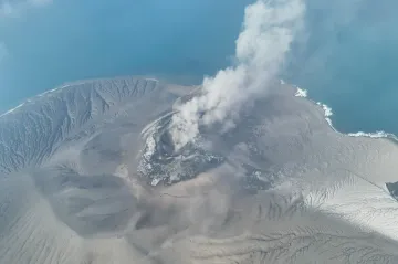 Indonésie kvůli erupci Anak Krakatoa zastavila provoz na osmi letištích