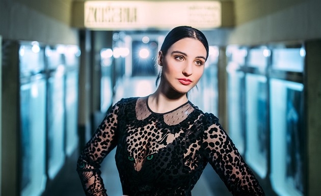 Kateřina Marie Fialová je zamilovaná. Její milý je z herecké rodiny