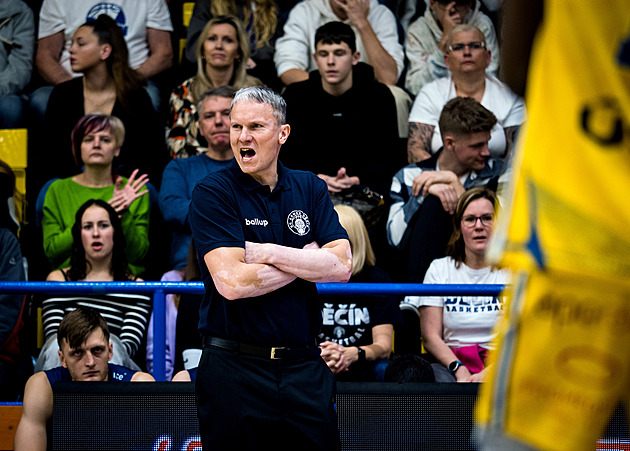 Grepl: Nechceme slýchat, že se na náš basket nedá dívat. Kabina už ladí