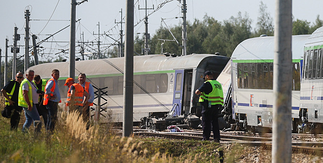 V Polsku se srazil rychlík s kamionem. Jedna cestující zemřela, mnoho zraněných