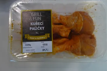 Inspekce našla salmonelu v kuřecích paličkách z Lidlu